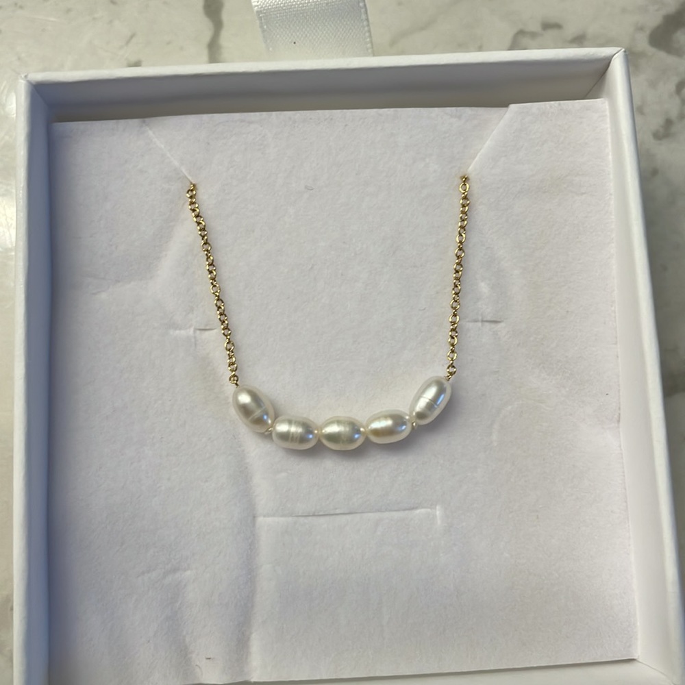 Coco and eden delicate pearl necklace - Picture 4 of 7